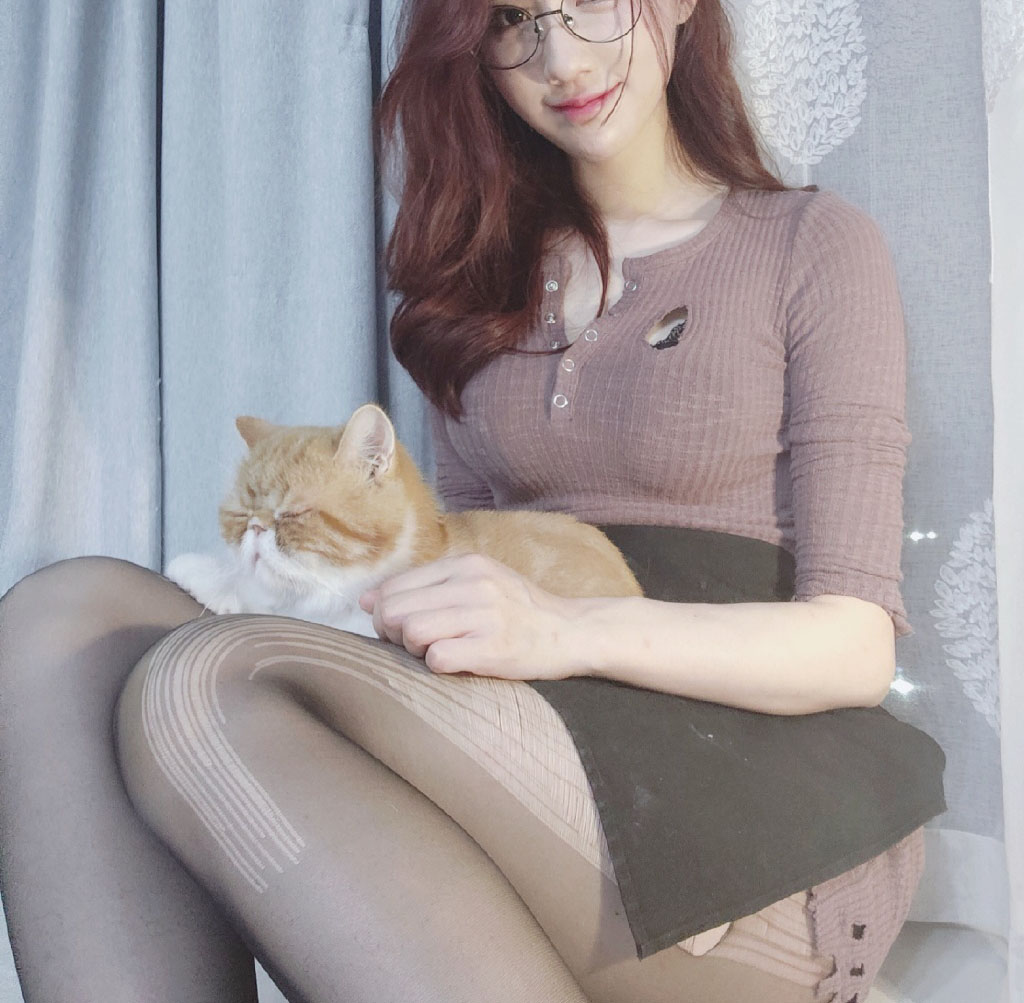 轩子巨2兔极品黑丝美腿福利写真小合集