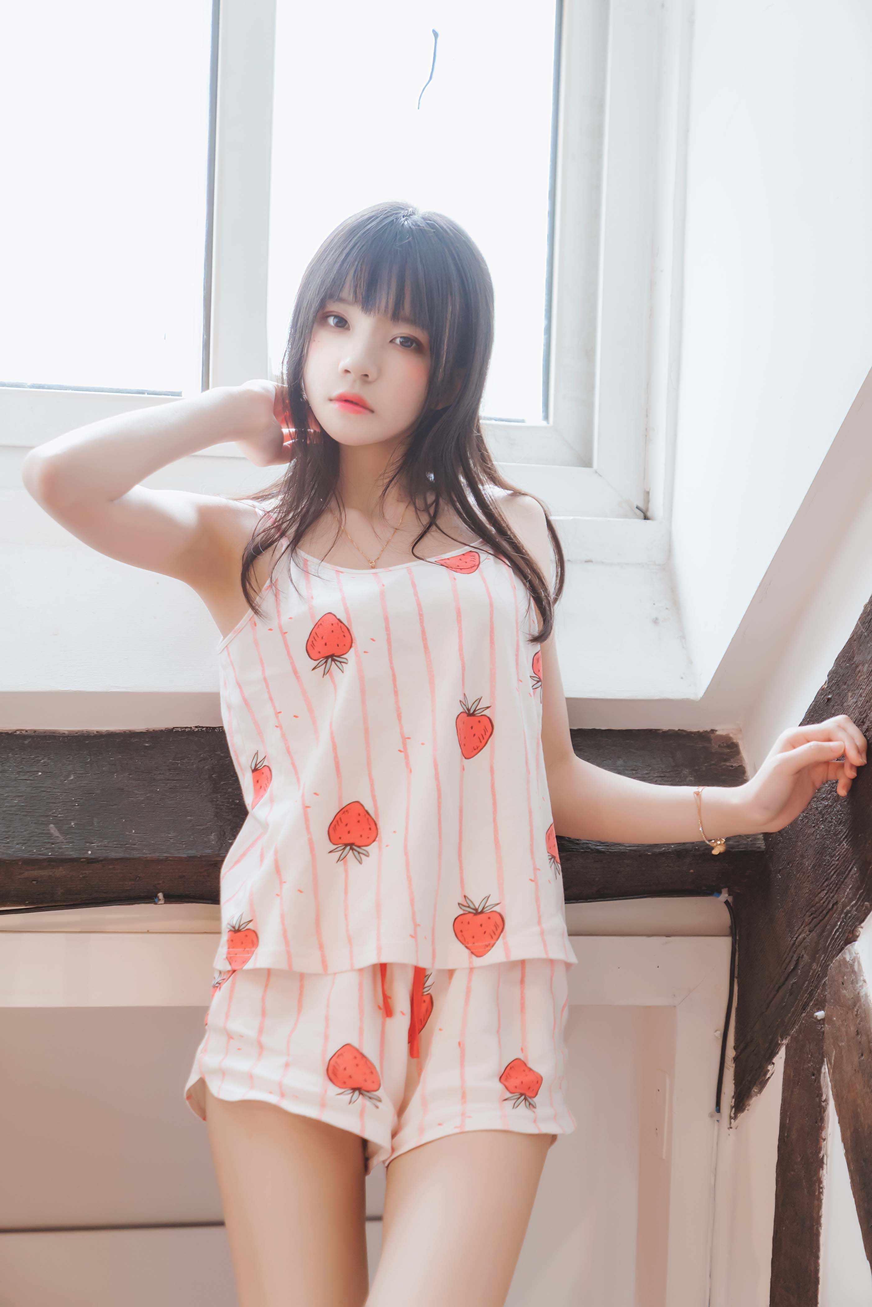 桜桃喵- 唇边小草莓 13P